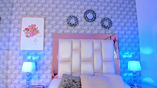 Sasha  sims   online show from December 5, 12:06 pm