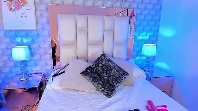 Sasha  sims   online show from December 4, 11:56 am