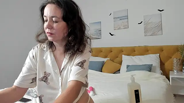 Kira Adler online show from October 28, 1:55 am