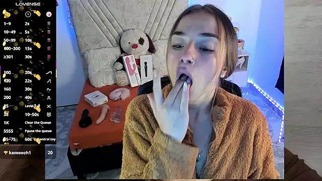 Mia Victoria22 online show from July 2, 8:04 pm