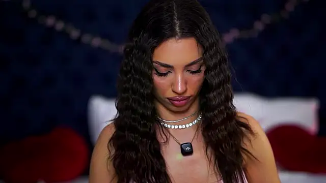 LalaRoze online show from February 4, 8:12 pm