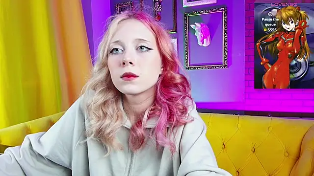 SakuraBliss online show from October 13, 5:04 pm