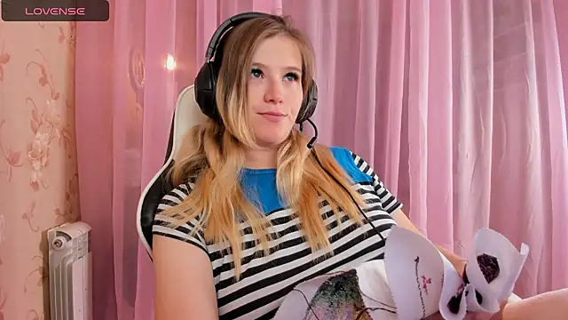 Snapshot of Anabel-Candy chatting on October 22, 6:29 am Anabel-Candy online show from October 22, 6:29 am