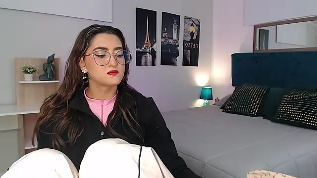 Snapshot of madame_lottie chatting on October 10, 12:32 pm madame lottie online show from October 10, 12:32 pm