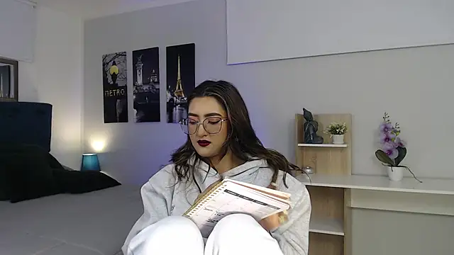 Snapshot of madame_lottie chatting on September 18, 12:58 pm madame lottie online show from September 18, 12:58 pm