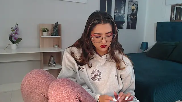 Snapshot of madame_lottie chatting on October 29, 12:42 pm madame lottie online show from October 29, 12:42 pm