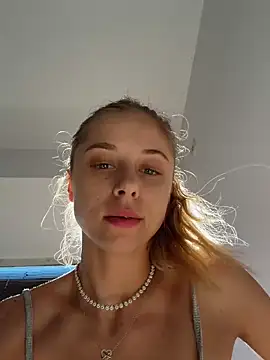 BabyAnais online show from June 7, 3:41 pm