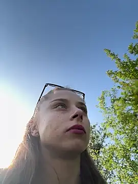 BabyAnais online show from April 15, 3:45 pm