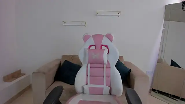 april smiith online show from December 1, 4:09 pm