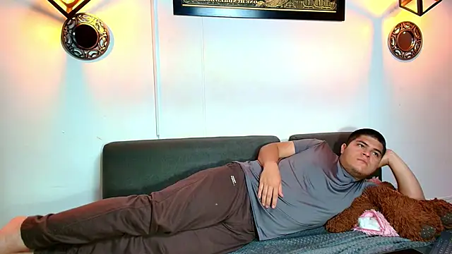 naomi campbel  online show from January 6, 8:45 pm