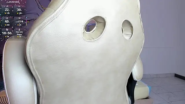 Elowen Clark online show from November 1, 8:24 pm