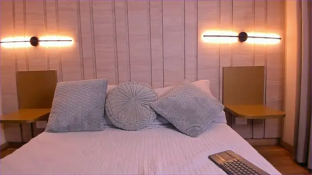 Isabellaroberts1 online show from November 21, 8:44 pm