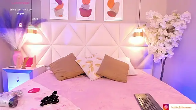 Viollet xoxo online show from October 22, 3:33 am