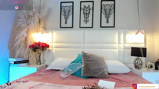 Viollet xoxo online show from October 30, 8:43 pm