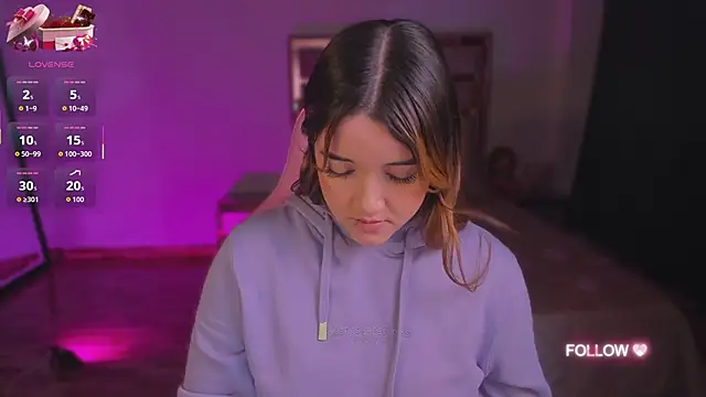 lunaarose online show from October 9, 4:27 am