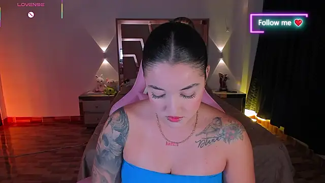 lunaarose online show from February 3, 3:37 am