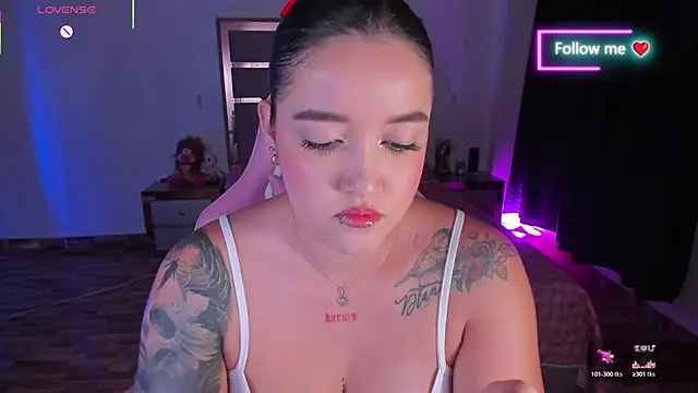 lunaarose online show from February 26, 4:44 am