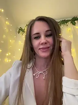 LucieMack online show from March 10, 9:19 pm