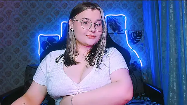 InLoveWithLife26 online show from March 26, 6:31 pm