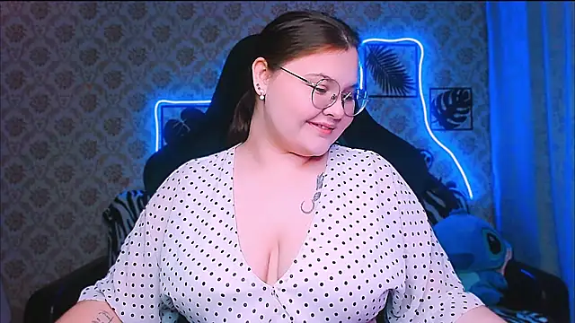 InLoveWithLife26 online show from October 9, 7:07 pm