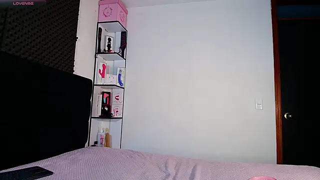 karlamoon23 online show from April 18, 12:57 am