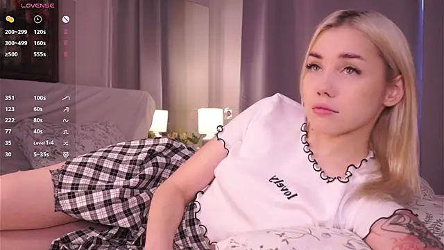 LilianBenskin online show from December 19, 6:16 am