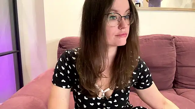 mia shine bright wow online show from September 26, 3:59 am