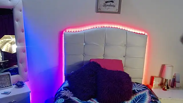 elapetitie online show from October 17, 3:10 am