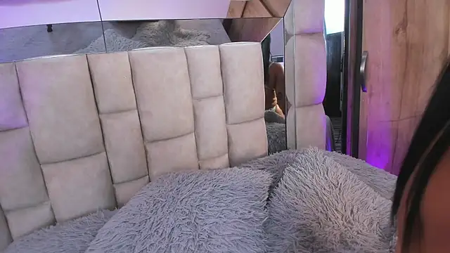 MaddyGray  online show from November 21, 7:05 pm