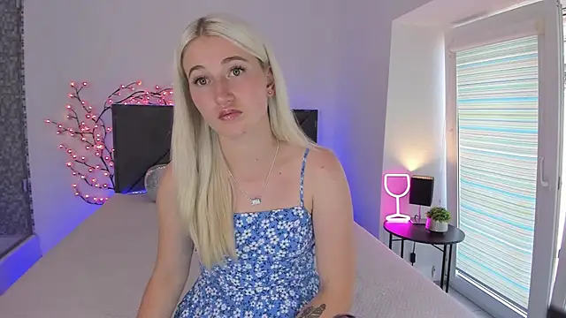 HollyTailors online show from September 15, 12:13 pm