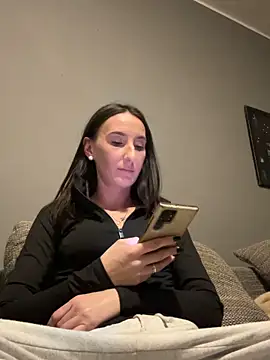 Emilia Mausi online show from February 18, 9:47 pm