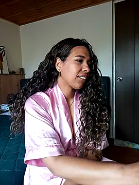 IVONNE COLLINS33 online show from November 29, 4:00 pm