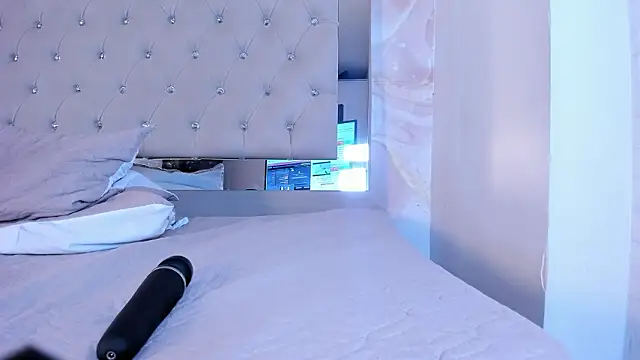 Luna Tylor online show from February 3, 6:22 am