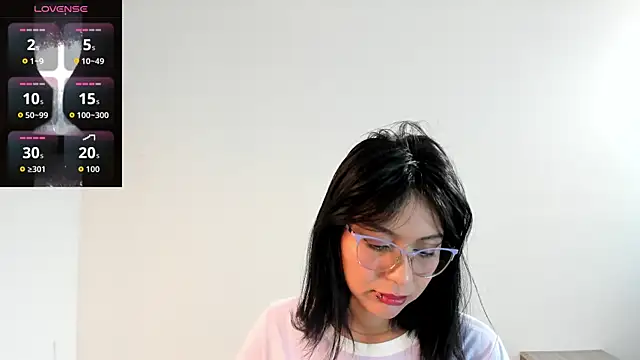 scarlett bluntt online show from August 4, 1:17 pm