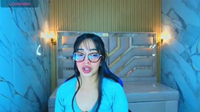 zoe r  online show from December 14, 3:23 am