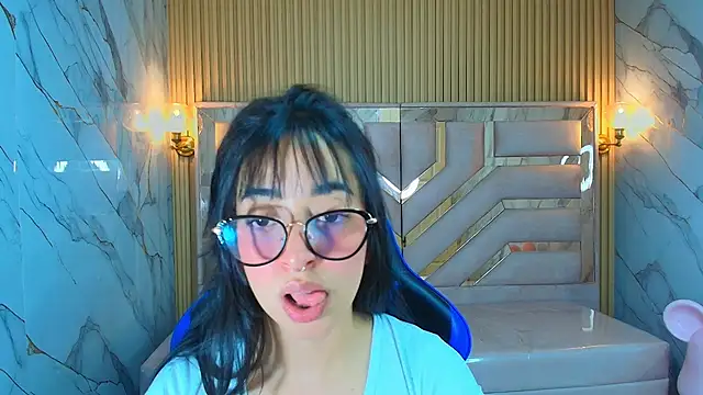 zoe r  online show from November 8, 3:33 am