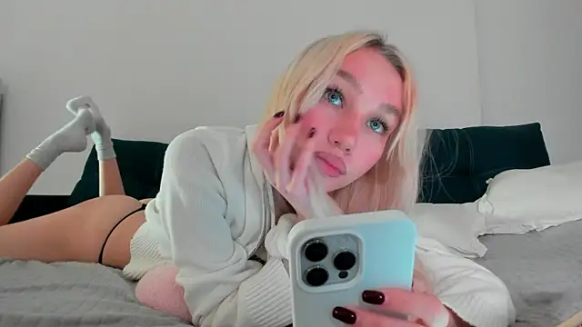 cuteleraay online show from October 15, 10:01 pm