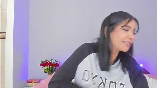 Laura-angeel online show from October 22, 7:30 pm