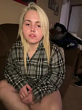 JuicyExxxperience online show from April 8, 1:02 pm