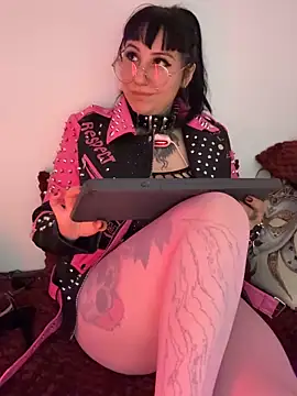 Ravenna666  online show from April 3, 3:37 am