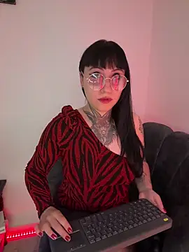 Ravenna666  online show from April 11, 10:02 pm