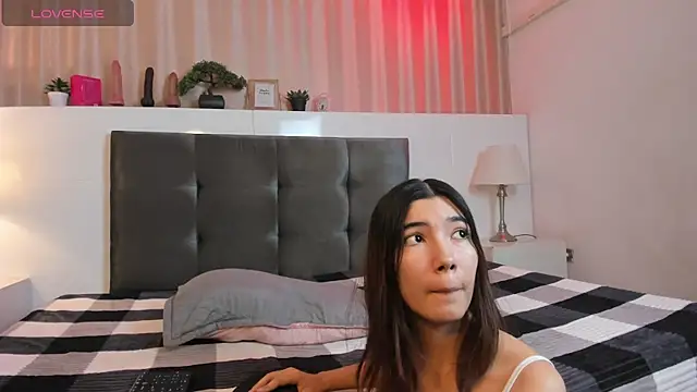 CuteButHarder online show from April 10, 8:15 pm