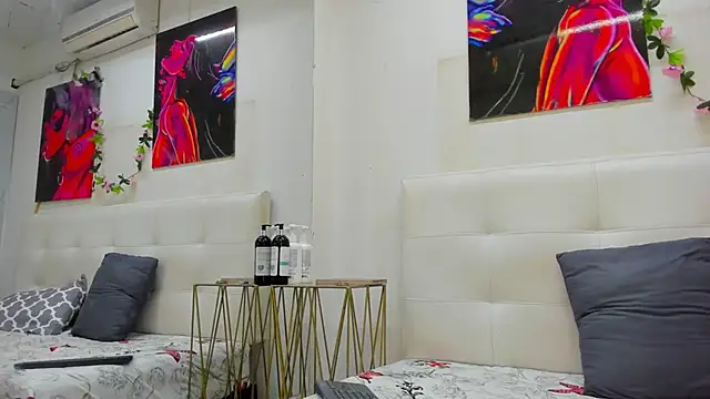 Lucia78couple online show from December 4, 9:15 pm