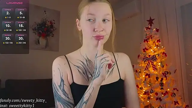 sweettykitty online show from December 15, 2:33 pm