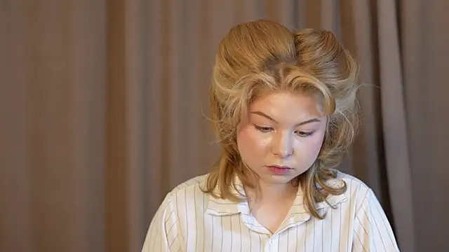 Stella Vanila online show from October 8, 1:10 am