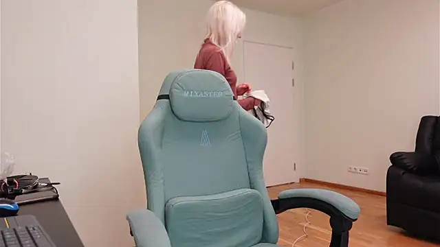 Laura Chaplin online show from October 27, 5:52 pm