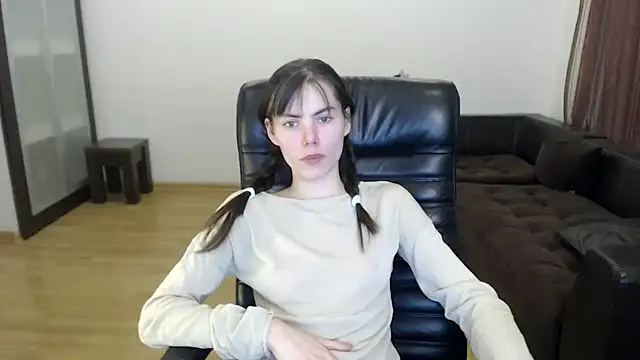 Snapshot of AmelieReve chatting on October 21, 4:11 pm AmelieReve online show from October 21, 4:11 pm