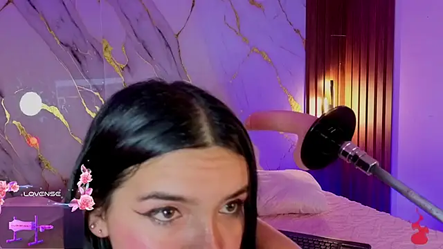 alicecute77 online show from February 16, 1:49 am