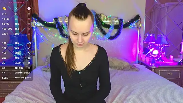 Kelly Cartier online show from December 22, 4:59 am