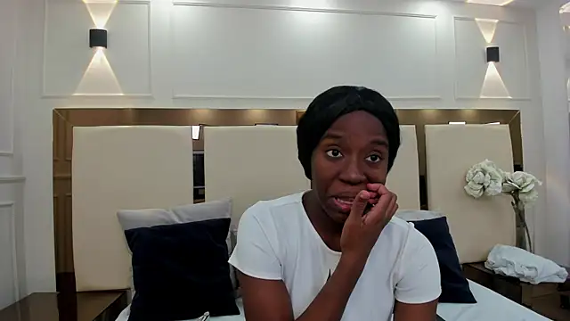  emma willliams  online show from November 22, 9:28 pm